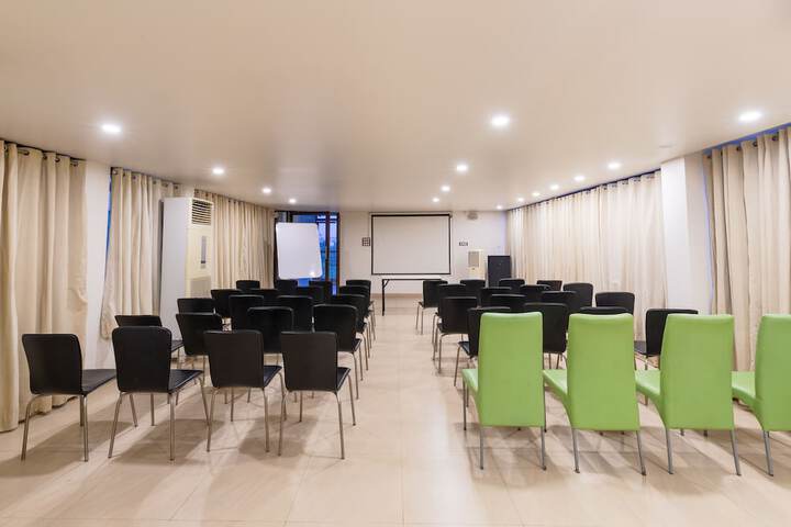 Business Center 67 of 99
