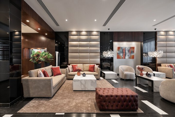 Lounge 56 of 74