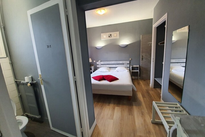 Room 7 of 44