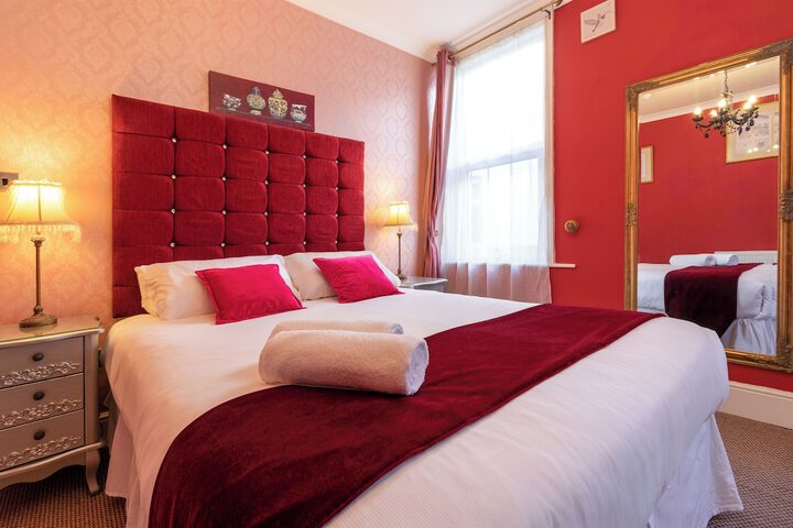 Room 28 of 65