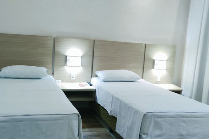 Room 4 of 12