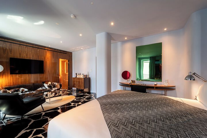 Room 15 of 103