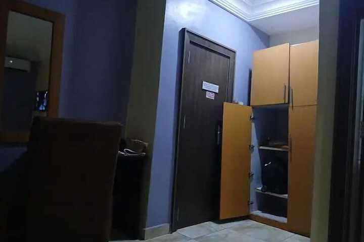 Room 17 of 76