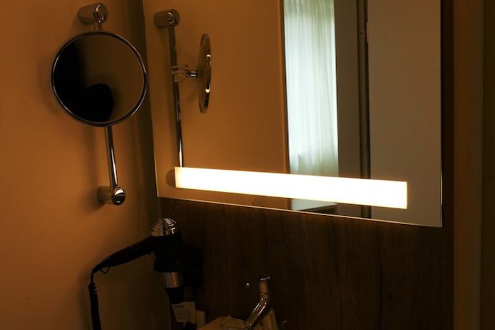 Room 48 of 64