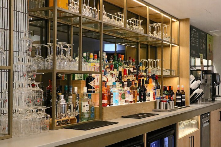 Lounge 46 of 67