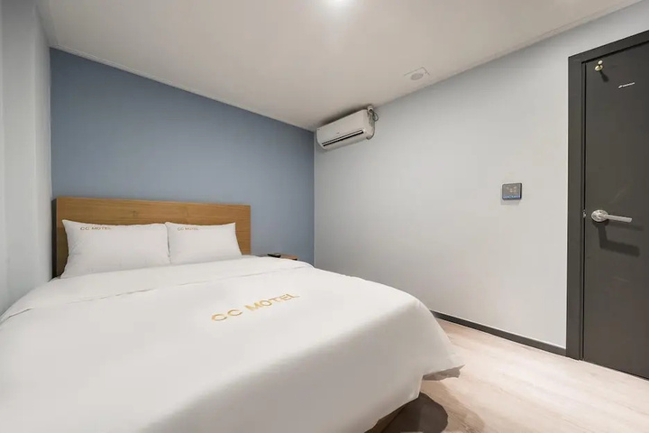 Room 7 of 17