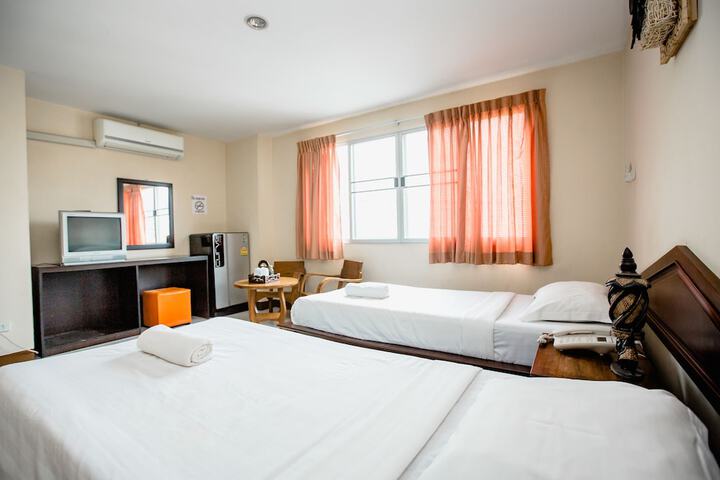 Room 21 of 33