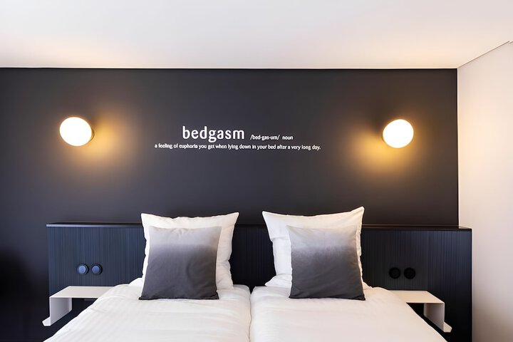 Room 12 of 65
