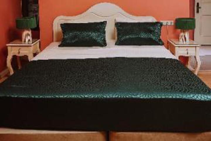Room 5 of 22