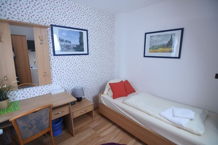 Room 16 of 46