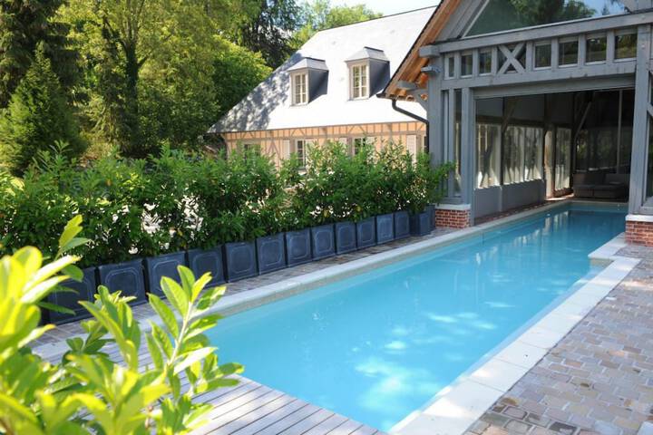 Pool Hotel