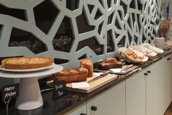 Breakfast/Coffee Service 76 of 102