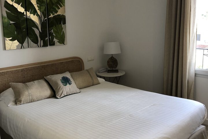 Room 5 of 10