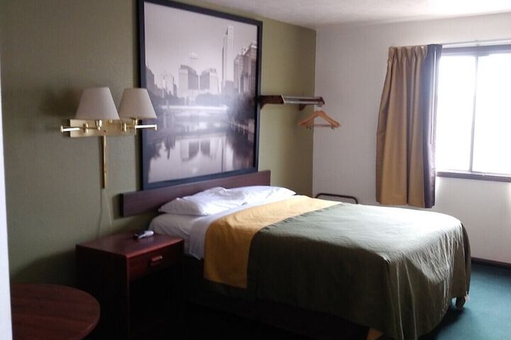 Room 7 of 32