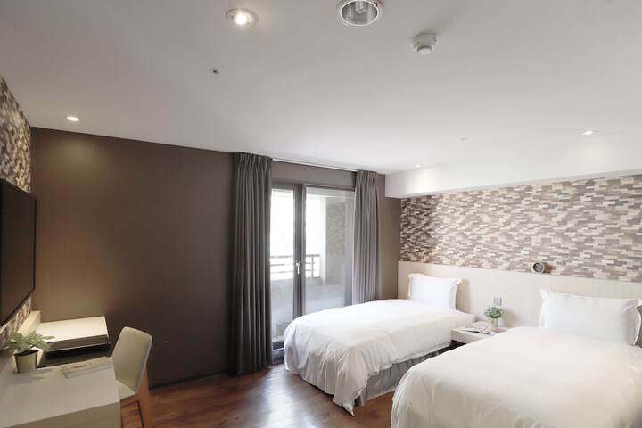 Room 27 of 47