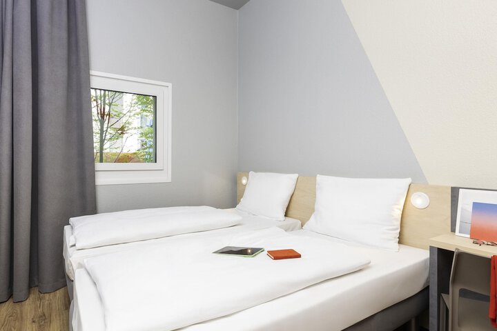Room 7 of 28