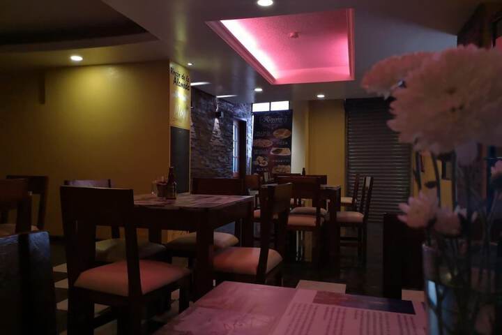 Dining 17 of 18