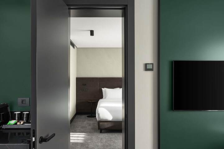 Room 31 of 100