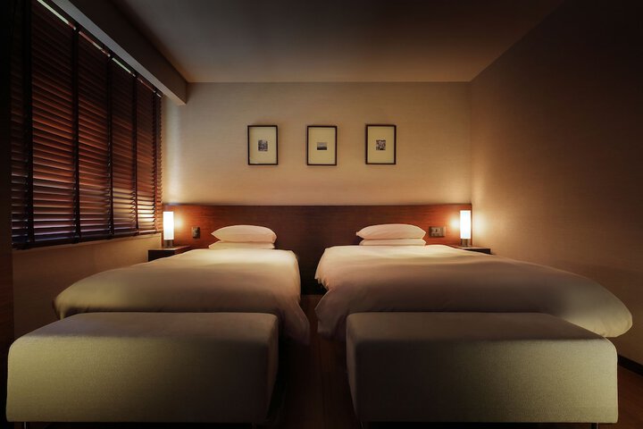 Room 10 of 111