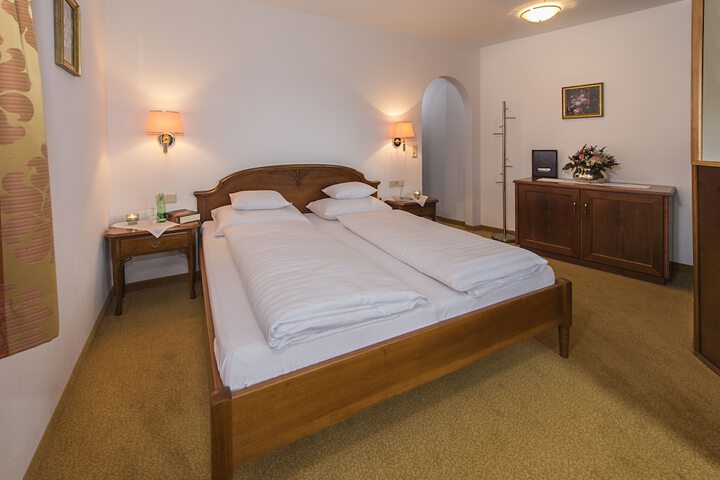 Room 5 of 27