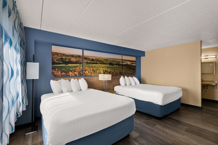 1 Queen Bed (13 of 29)