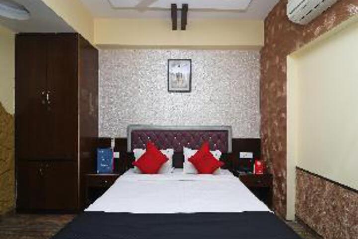 Capital O 869 Hotel Ns International