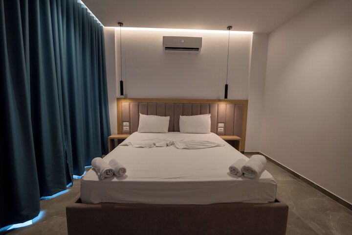 Room 32 of 73