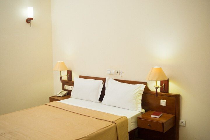 Room 5 of 18