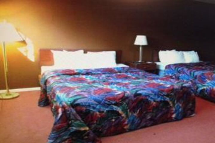 Room 7 of 12