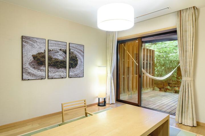 Room 6 of 50