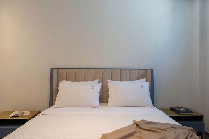 Room 3 of 68
