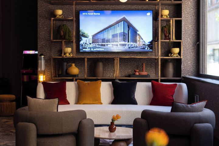 Lounge 48 of 60