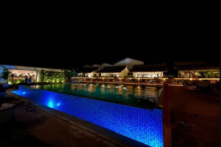 Pool 15 of 21