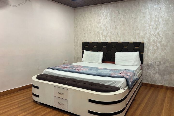 Room 14 of 36