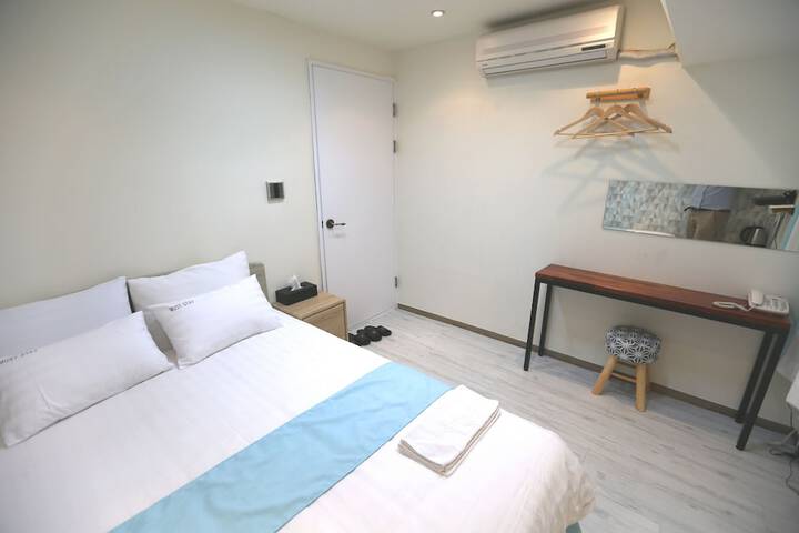 Room 15 of 61