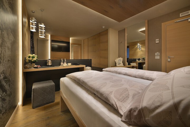 Room 70 of 211