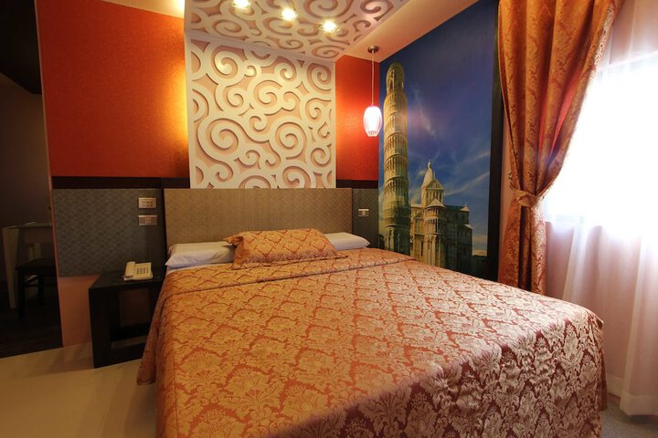 Room 21 of 40