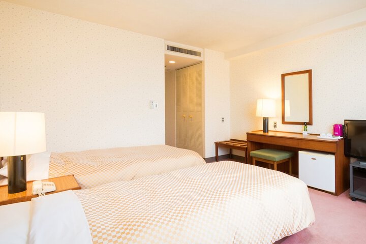 Room 10 of 29