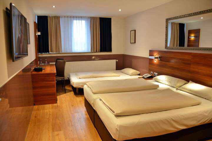 Room 48 of 136