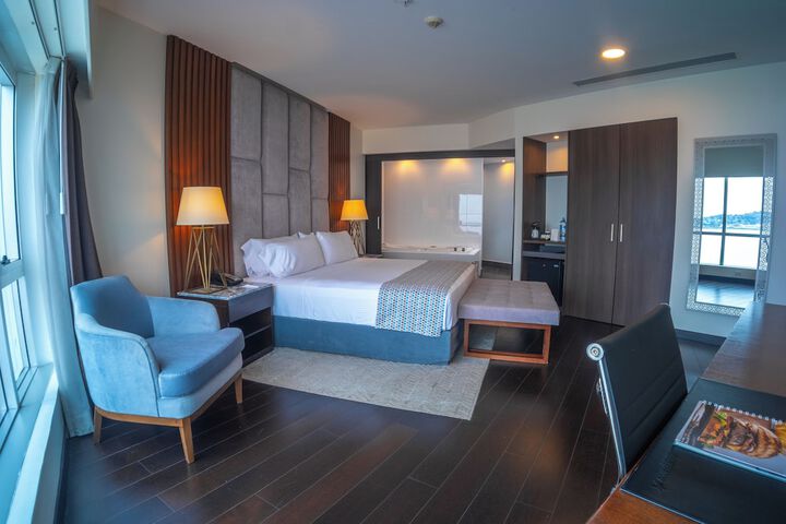 Room 30 of 93