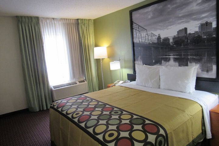 1 King Bed (6 of 20)