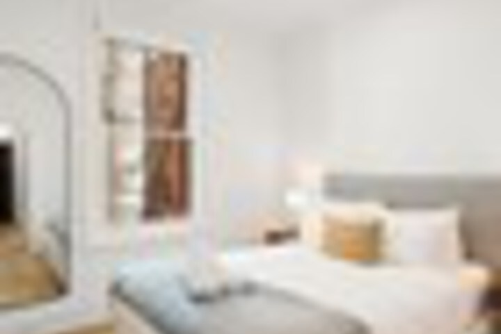 Room 41 of 318