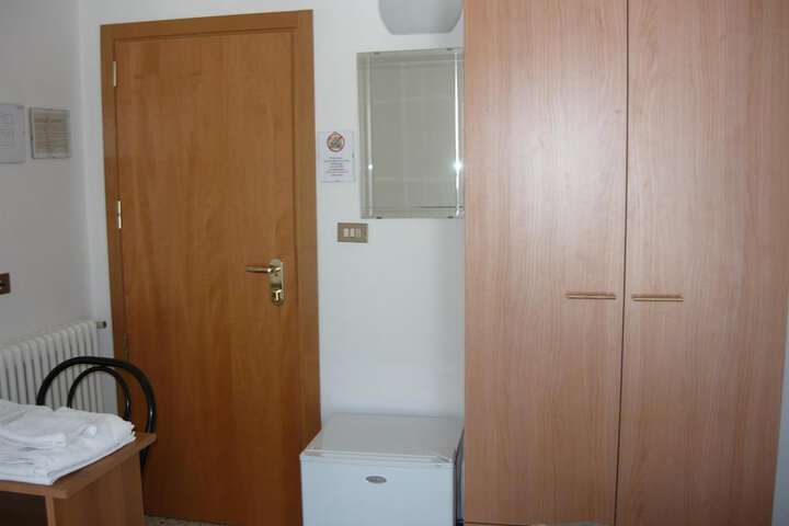 Room 25 of 66