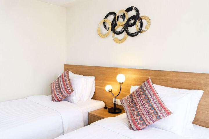 Room 13 of 103