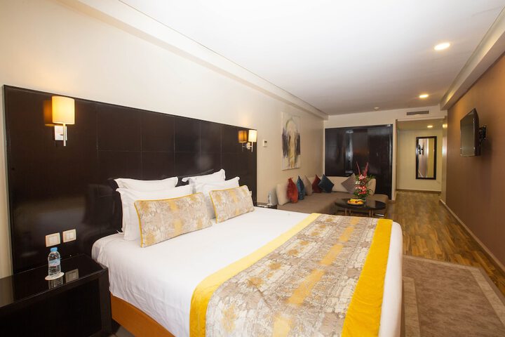 Room 33 of 60