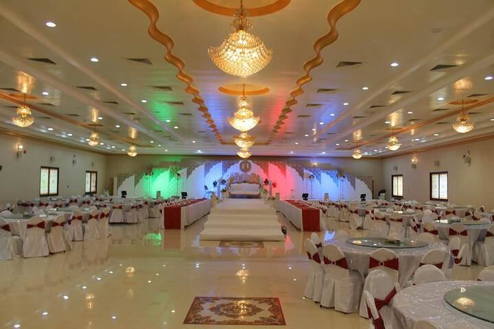 Ballroom/Hall 12 of 16