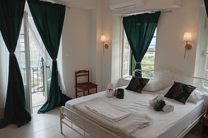 Room 48 of 77