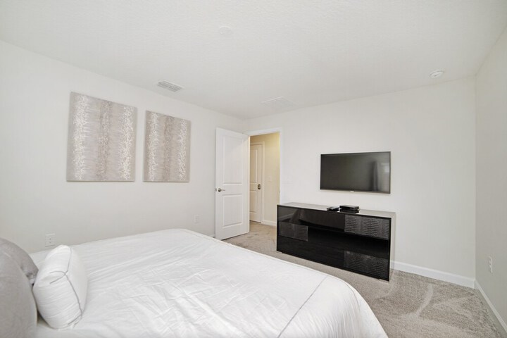 Room 6 of 53