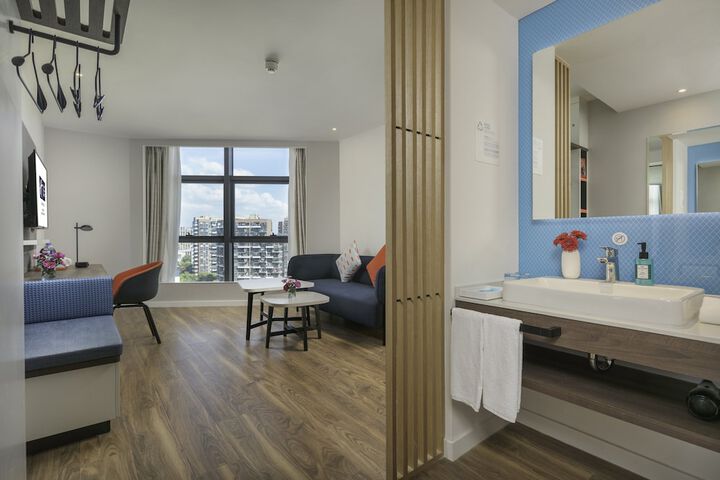 Room 8 of 20