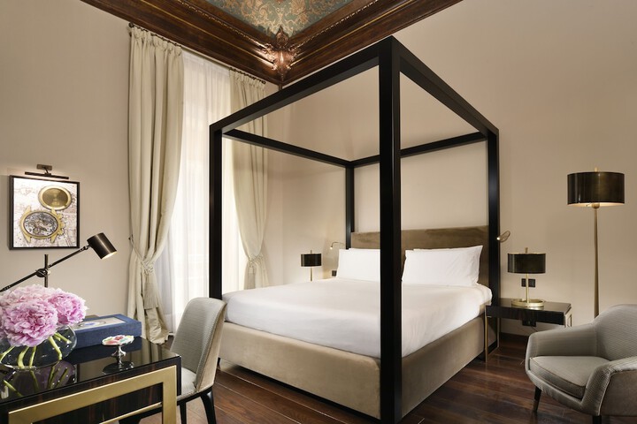 Room 16 of 74